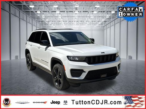 Used 2023 Jeep Grand Cherokee Altitude AWD/4WD image 1