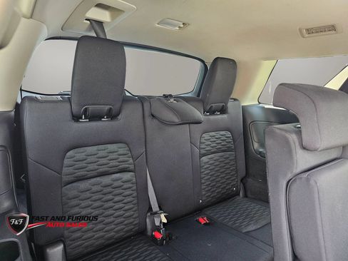 Used 2022 Nissan Pathfinder SV AWD/4WD image 13