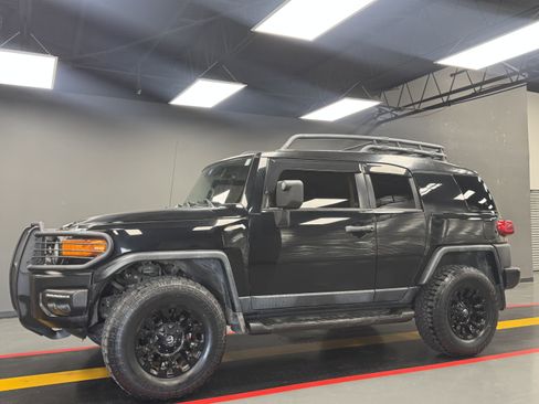 Used 2009 Toyota FJ Cruiser 4WD image 2
