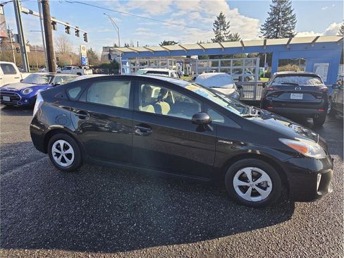 Used 2014 Toyota Prius Four image 1