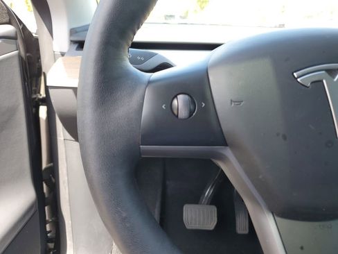 Used 2023 Tesla Model Y Long Range image 24