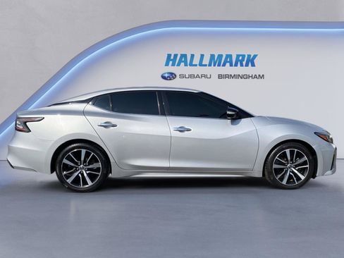 Used 2022 Nissan Maxima SV w/ Floor Mat Group FWD image 2