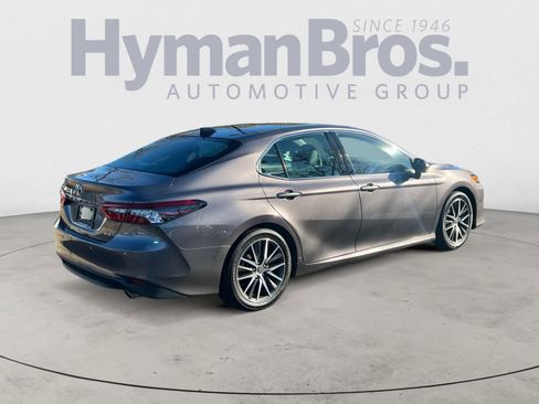 Used 2021 Toyota Camry XLE w/ Navigation Package image 3