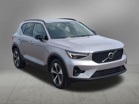 Certified 2026 Volvo XC40 B5 Plus AWD/4WD image 8