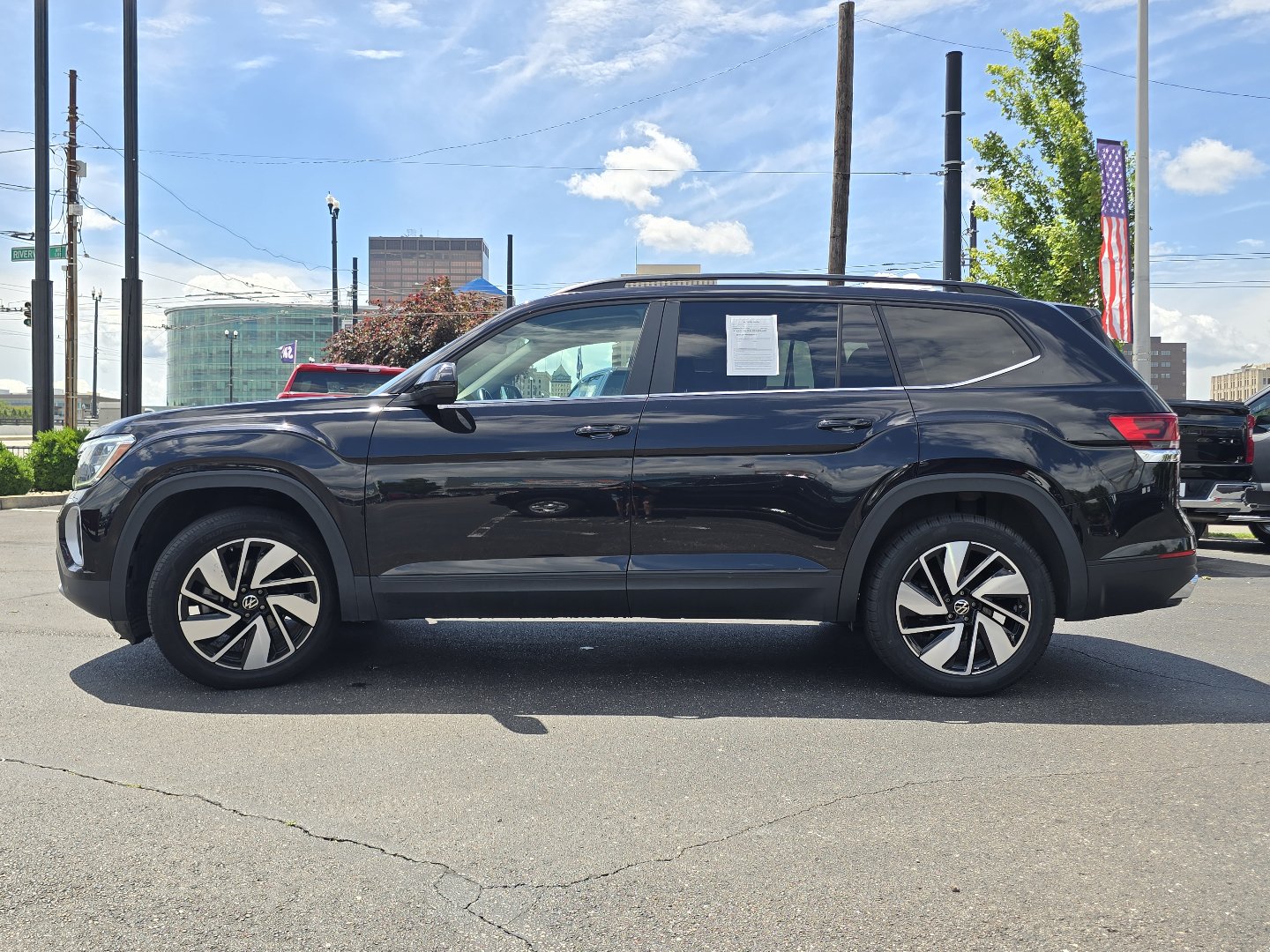 Used 2024 Volkswagen Atlas SE AWD/4WD image 21