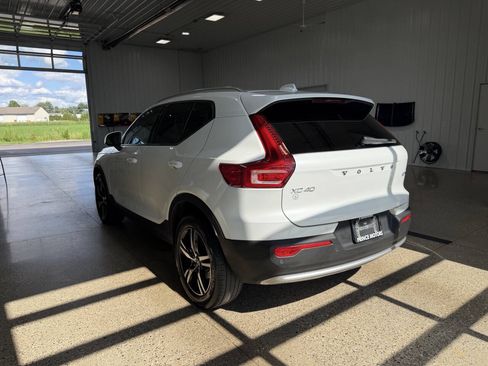 Used 2023 Volvo XC40 B5 Core AWD/4WD image 3