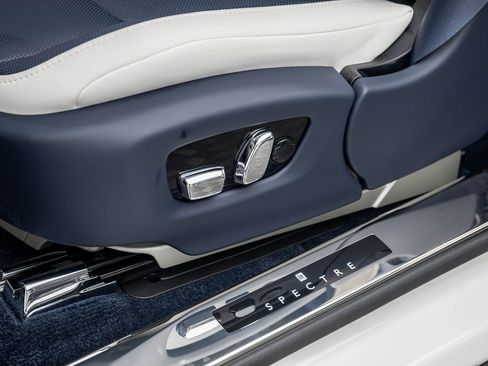 New 2026 Rolls-Royce Spectre image 8