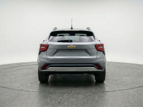 Used 2025 Chevrolet Trax LT FWD image 7