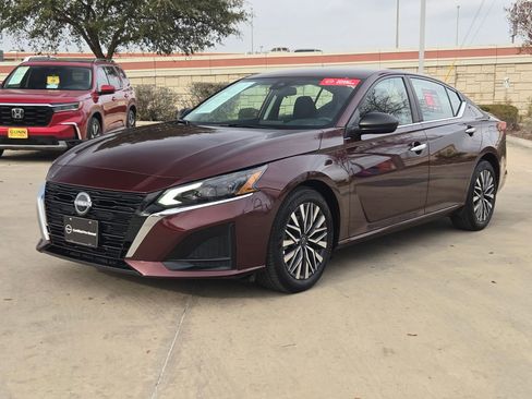 Certified 2025 Nissan Altima 2.5 SV image 3