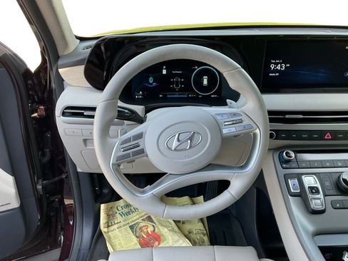 Used 2025 Hyundai Palisade Limited FWD image 12