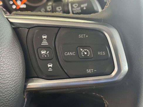 Used 2025 Jeep Wrangler Unlimited Sahara AWD/4WD image 21