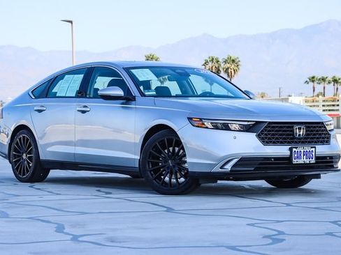 Used 2025 Honda Accord Touring image 2