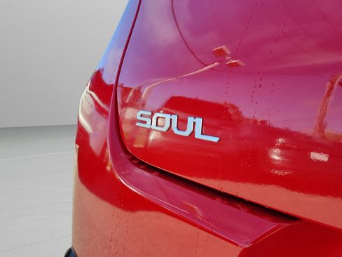 Used 2023 Kia Soul LX image 28