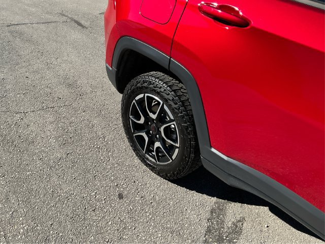 Used 2025 Jeep Compass Trailhawk w/ Trailhawk Elite Group AWD/4WD image 18