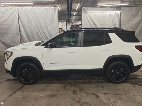 Used 2026 GMC Terrain Elevation w/ Elevation Premium Package image 2