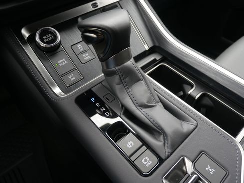 Used 2025 Lexus GX 550 image 32