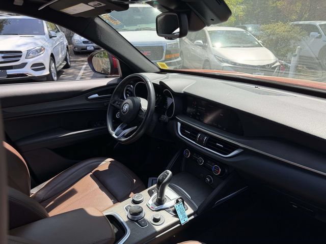 Used 2023 Alfa Romeo Stelvio Ti AWD/4WD image 11