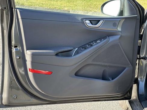 Used 2022 Hyundai Ioniq SE image 9
