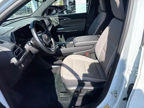 Used 2026 Chevrolet Traverse LT w/ Driver Confidence Package FWD image 9