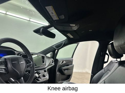 Used 2025 Chrysler Pacifica Select FWD image 29
