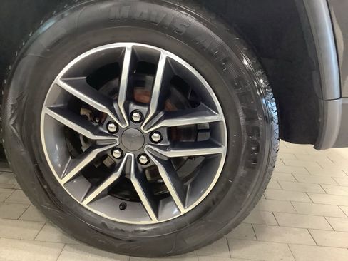 Used 2019 Jeep Grand Cherokee Limited image 27