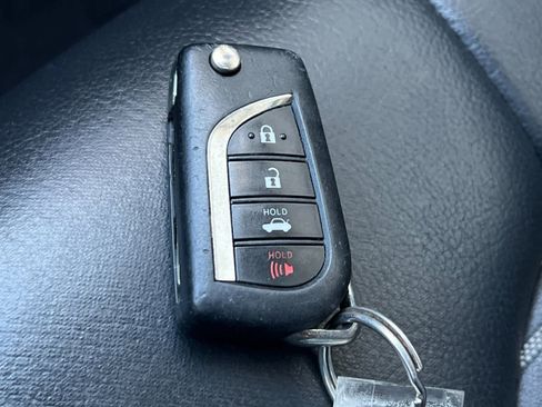 Used 2018 Toyota Camry SE w/ Moonroof Package image 27