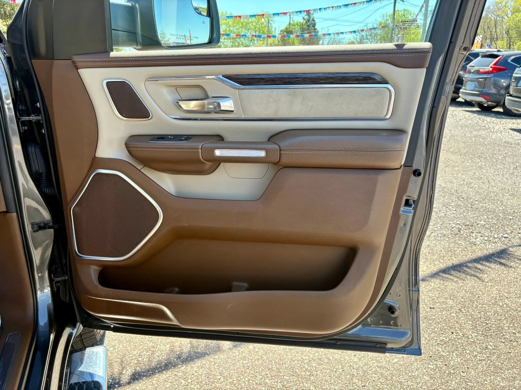 Used 2019 RAM 1500 Laramie AWD/4WD image 13