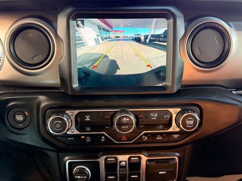 Used 2021 Jeep Gladiator Sport image 29