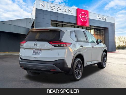 Used 2023 Nissan Rogue S image 8