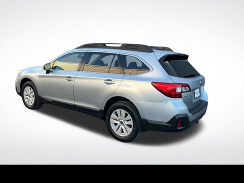 Used 2018 Subaru Outback 2.5i Premium AWD/4WD image 3