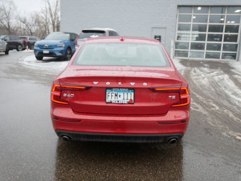 Used 2019 Volvo S60 T5 Momentum image 6