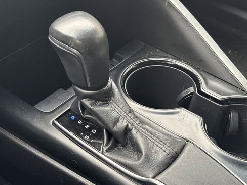 Used 2019 Toyota Camry SE image 25