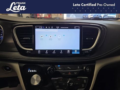 Used 2023 Chrysler Pacifica Touring-L FWD image 10