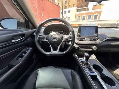 Used 2020 Nissan Altima 2.5 SR w/ Premium Package FWD image 16