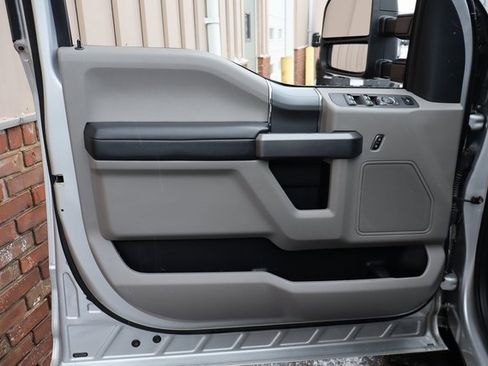 Used 2019 Ford F250 XLT w/ XLT Premium Package image 9