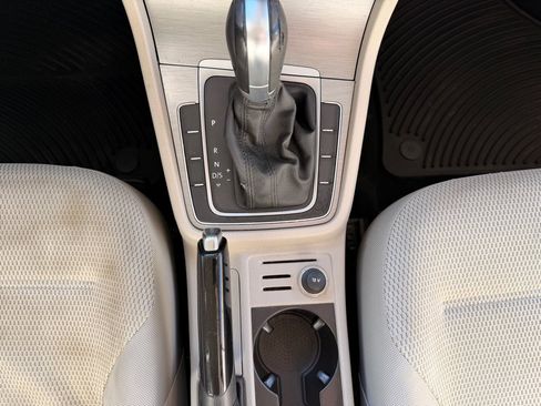Used 2016 Volkswagen Golf S FWD image 24