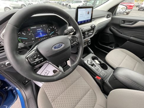 Used 2022 Ford Escape SE w/ Cold Weather Package image 14