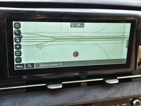 Used 2024 Kia Carnival EX image 12