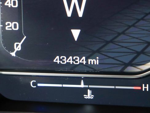 Used 2024 GMC Sierra 1500 SLE image 17