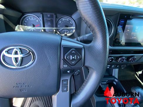 Used 2018 Toyota Tacoma TRD Sport AWD/4WD image 41