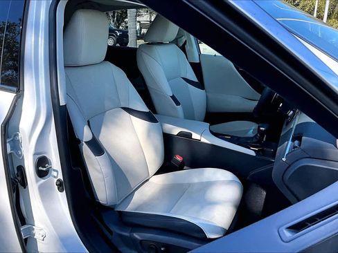 Used 2024 Lexus ES 350 w/ Premium Package image 8