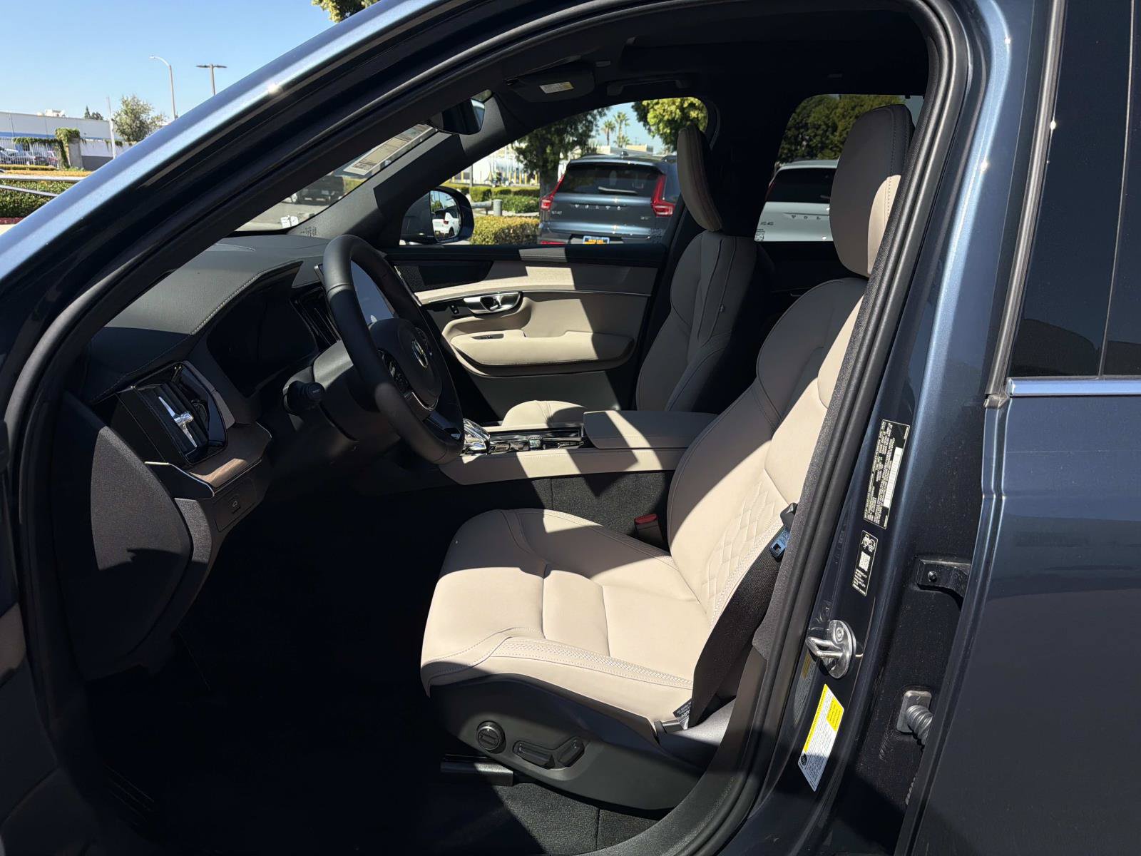 New 2027 Volvo XC90 B6 Plus AWD/4WD image 13