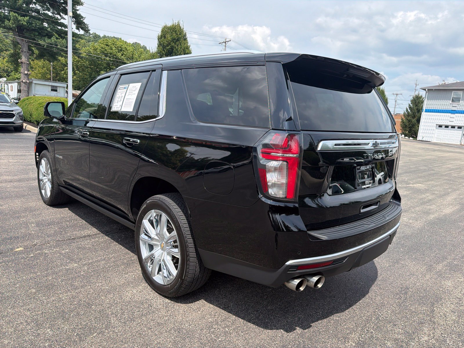 Used 2022 Chevrolet Tahoe High Country w/ Premium Package AWD/4WD image 3