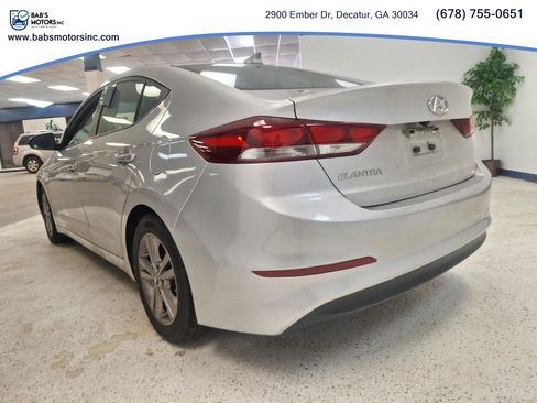 Used 2017 Hyundai Elantra SE w/ SE A/T Tech Package 03 FWD image 4