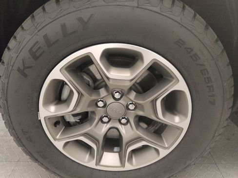 Used 2020 Jeep Cherokee Trailhawk image 31