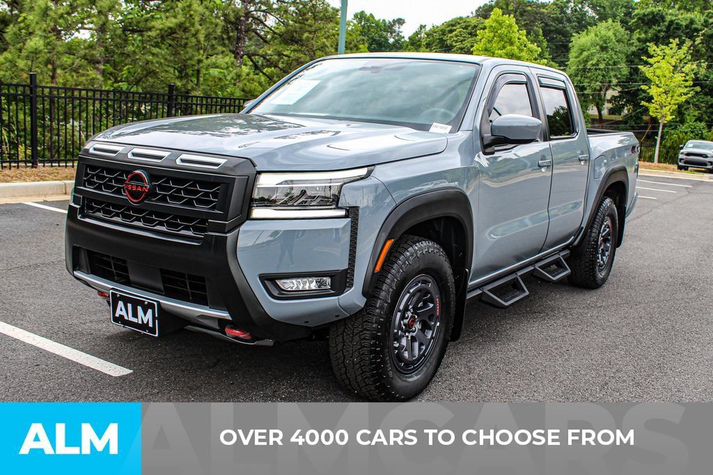 Used 2025 Nissan Frontier PRO-4X AWD/4WD image 2