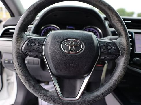 Used 2018 Toyota Camry LE FWD image 15