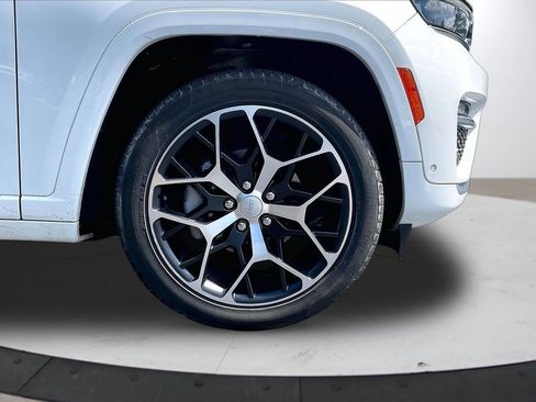 Certified 2022 Jeep Grand Cherokee Summit AWD/4WD image 36