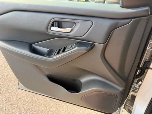 Used 2025 Nissan Rogue SV FWD image 13