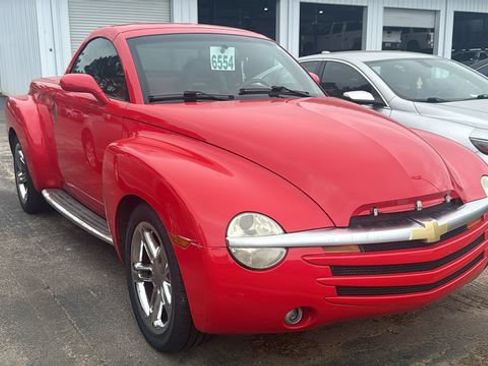 Used 2004 Chevrolet SSR w/ Preferred Equipment Group RWD image 2